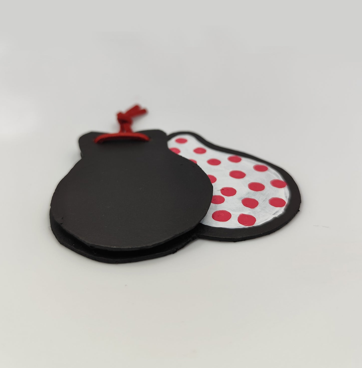 Imán Castañuelas con lunares rojos
