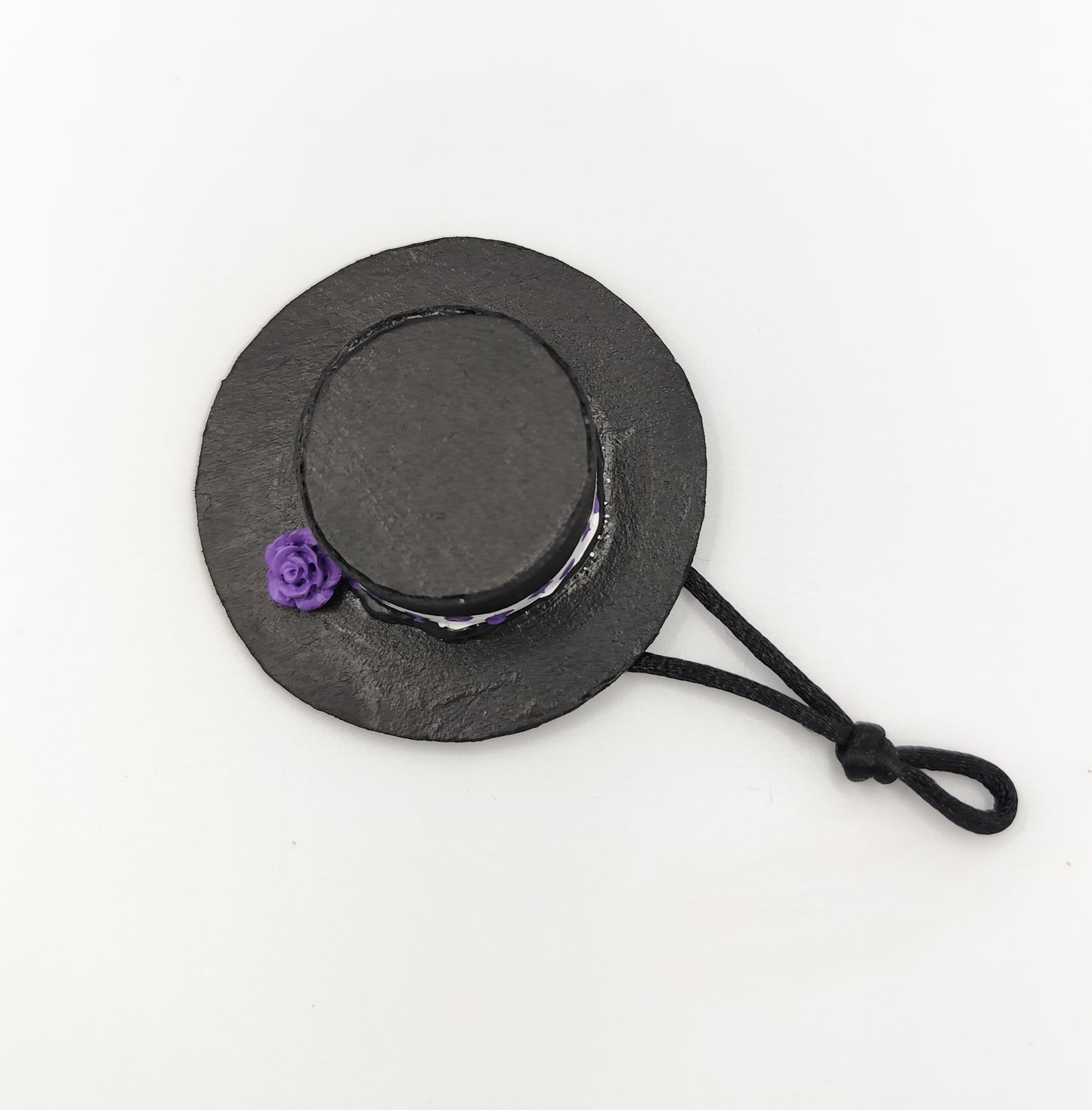 Imán Sombrero con lunares morados