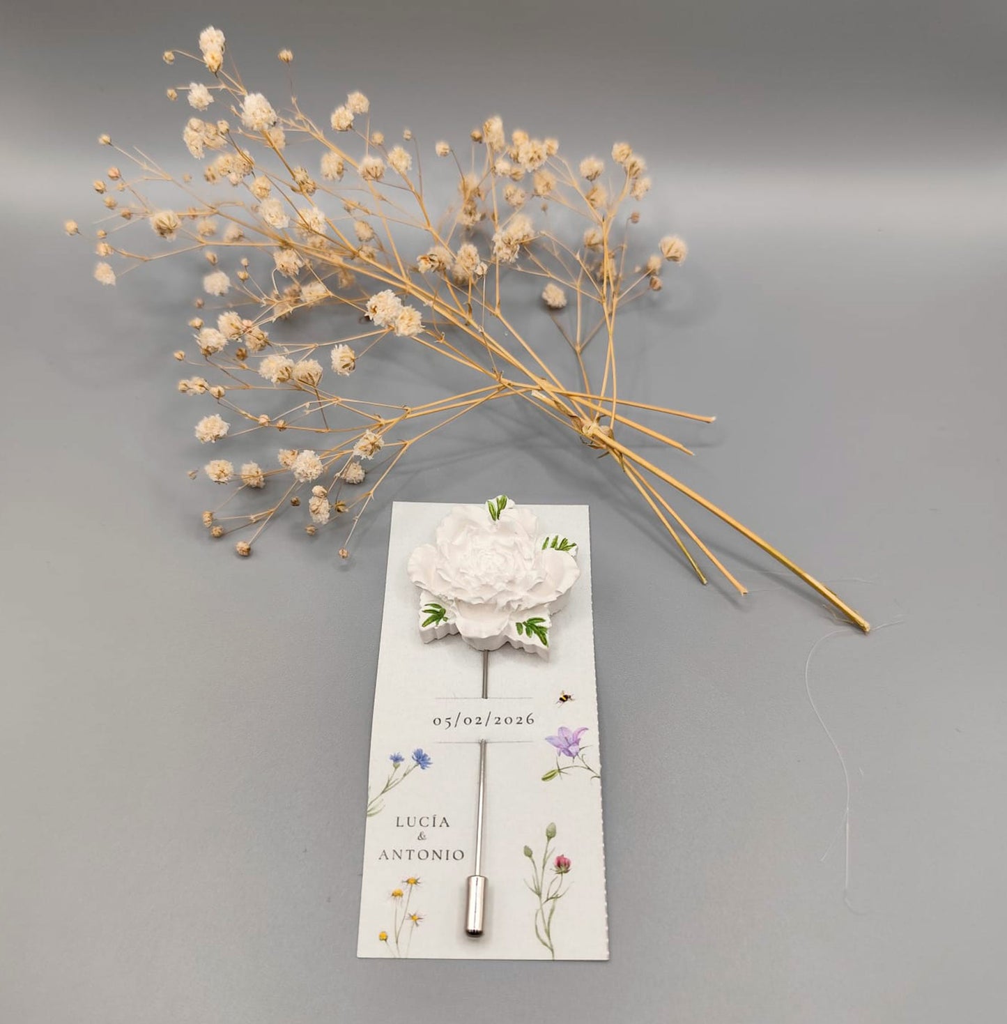 Alfiler de boda con flor de resina grande pintada a mano