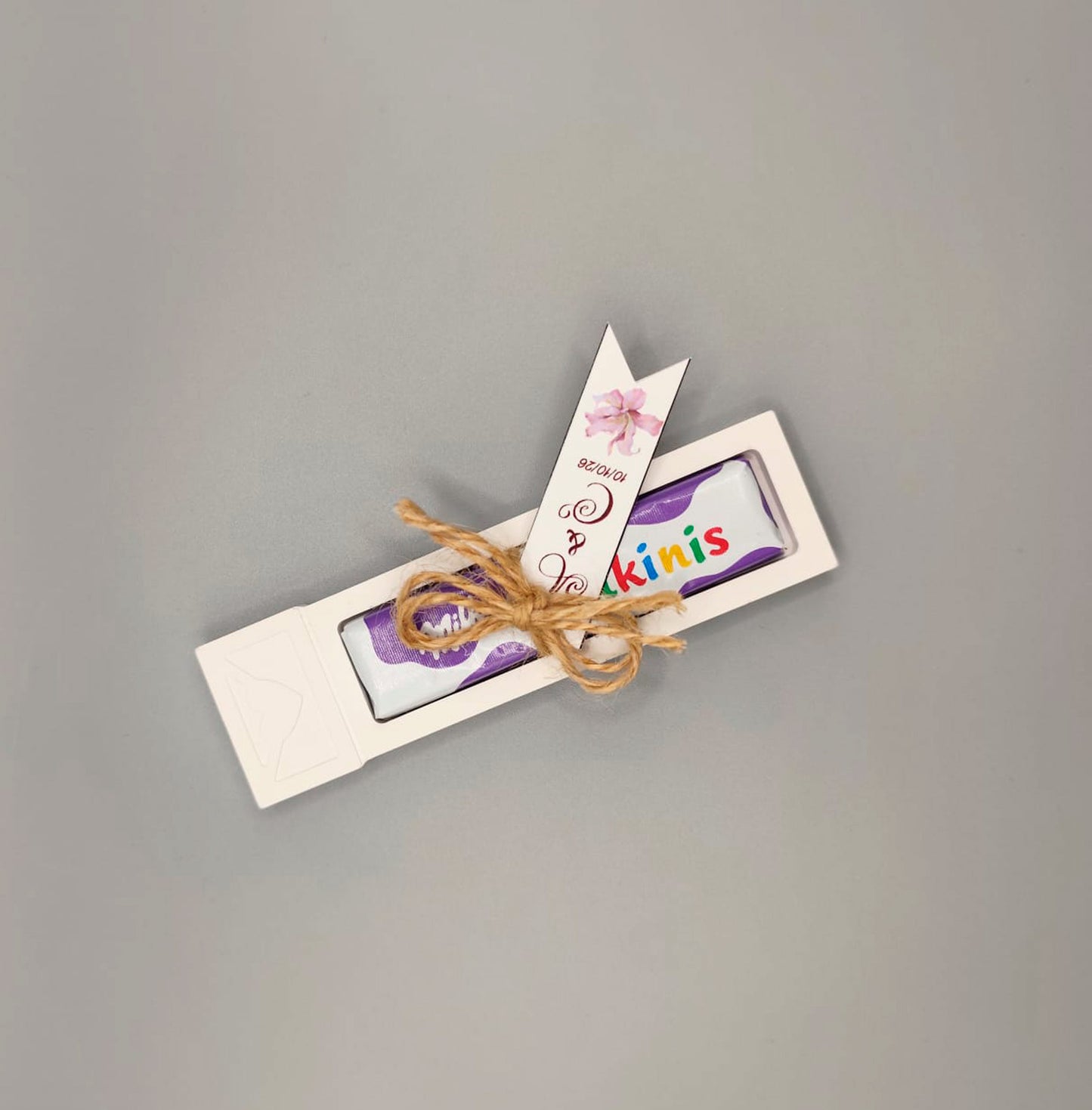 Detalle dulce de resina con mini barra de chocolate