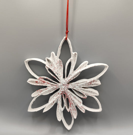 Estrella Colgante Blanca con detalles rojos