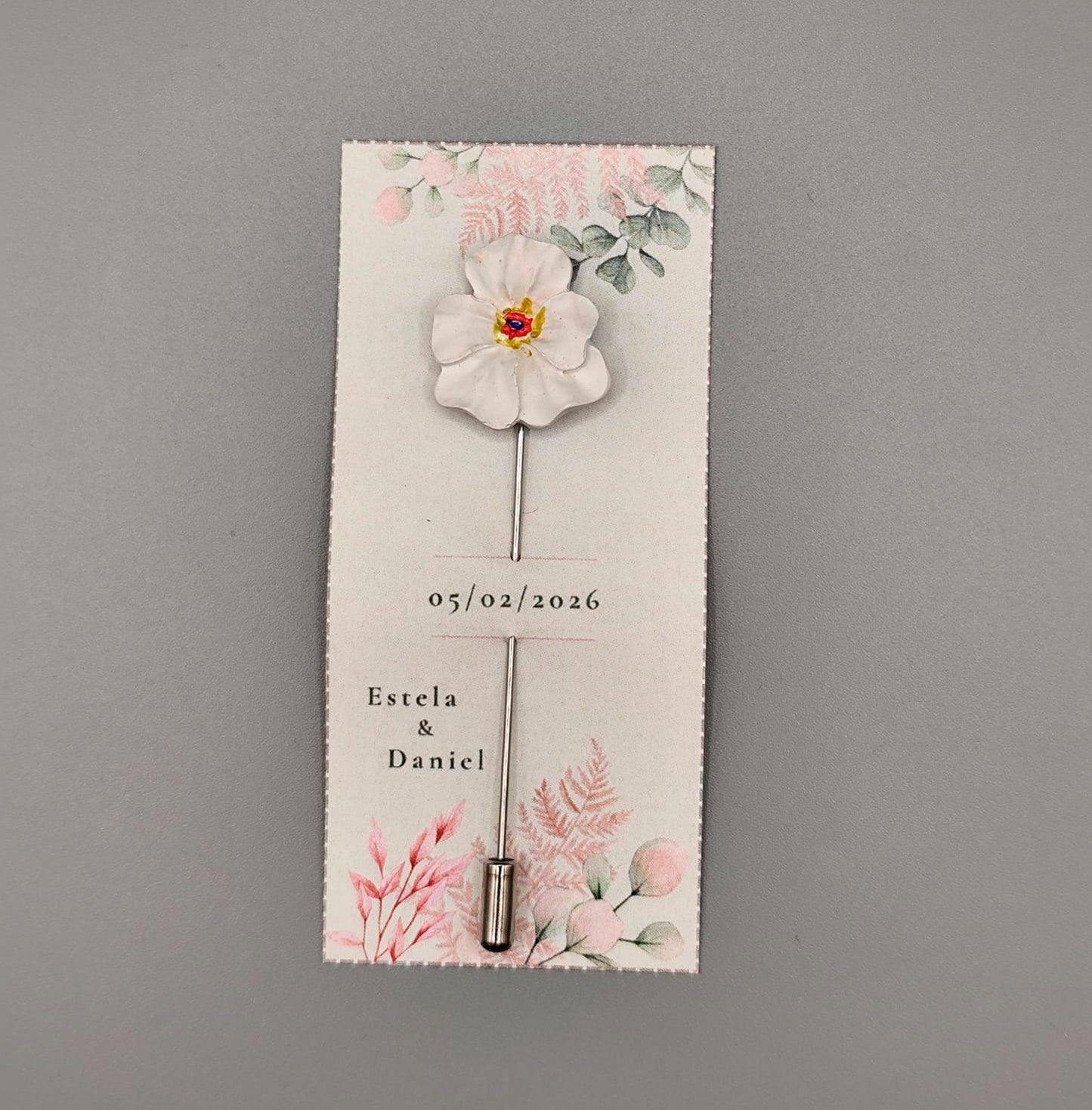 Alfiler de boda con flor de resina pequeña pintada a mano