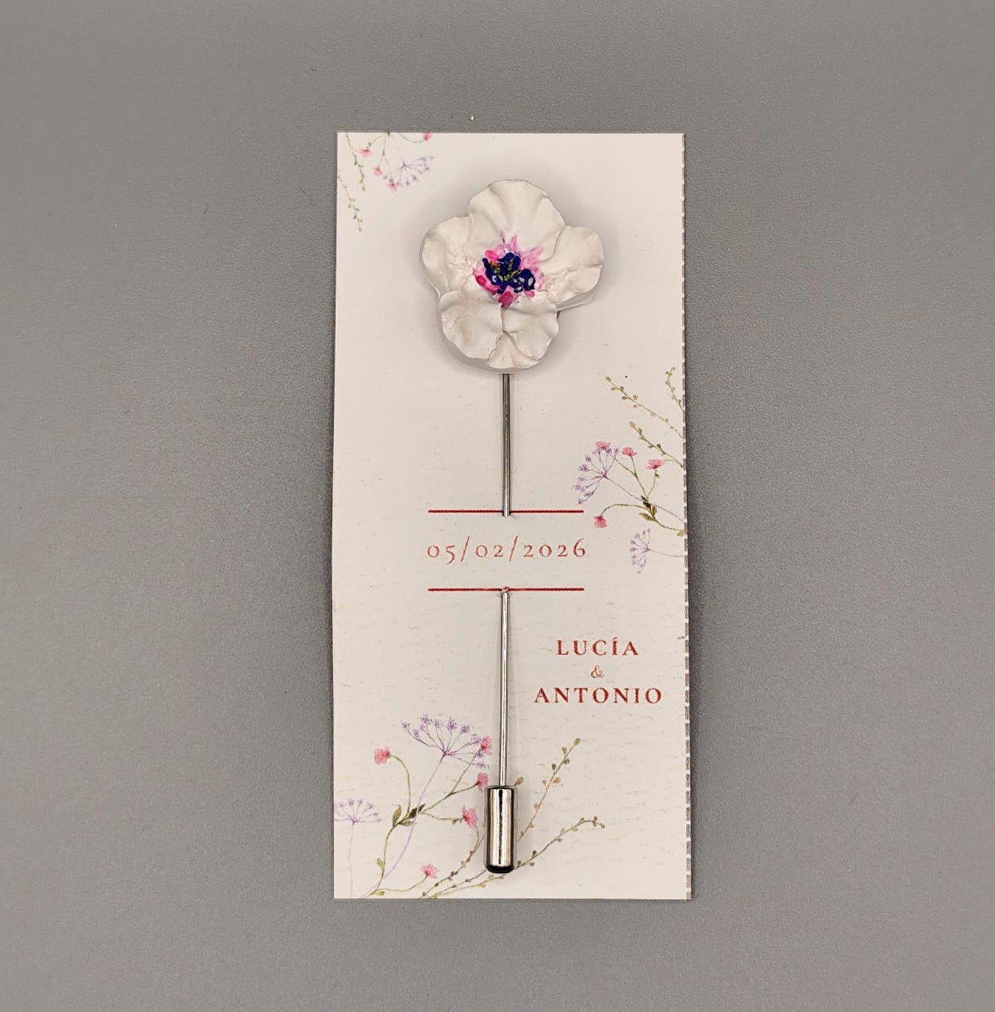 Alfiler de boda con flor de resina pequeña pintada a mano