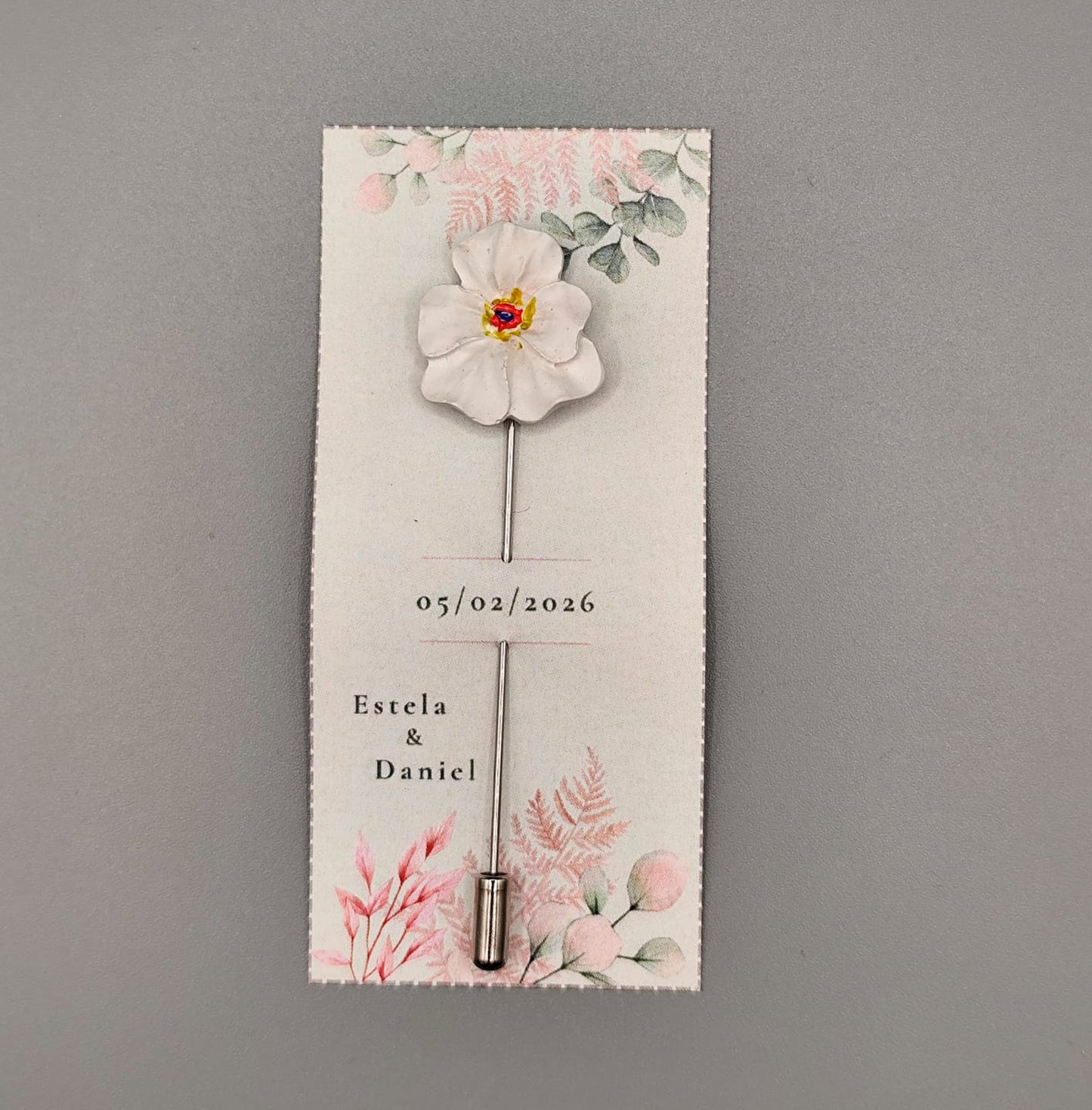 Alfiler de boda con flor de resina pequeña pintada a mano