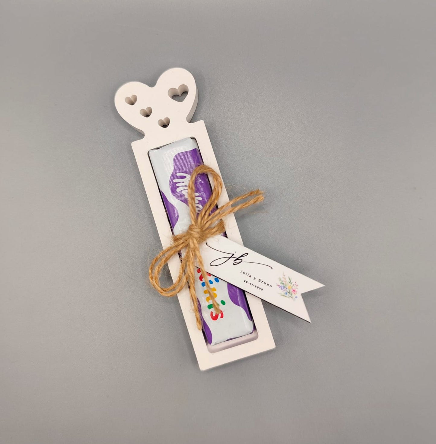 Detalle dulce de resina con mini barra de chocolate