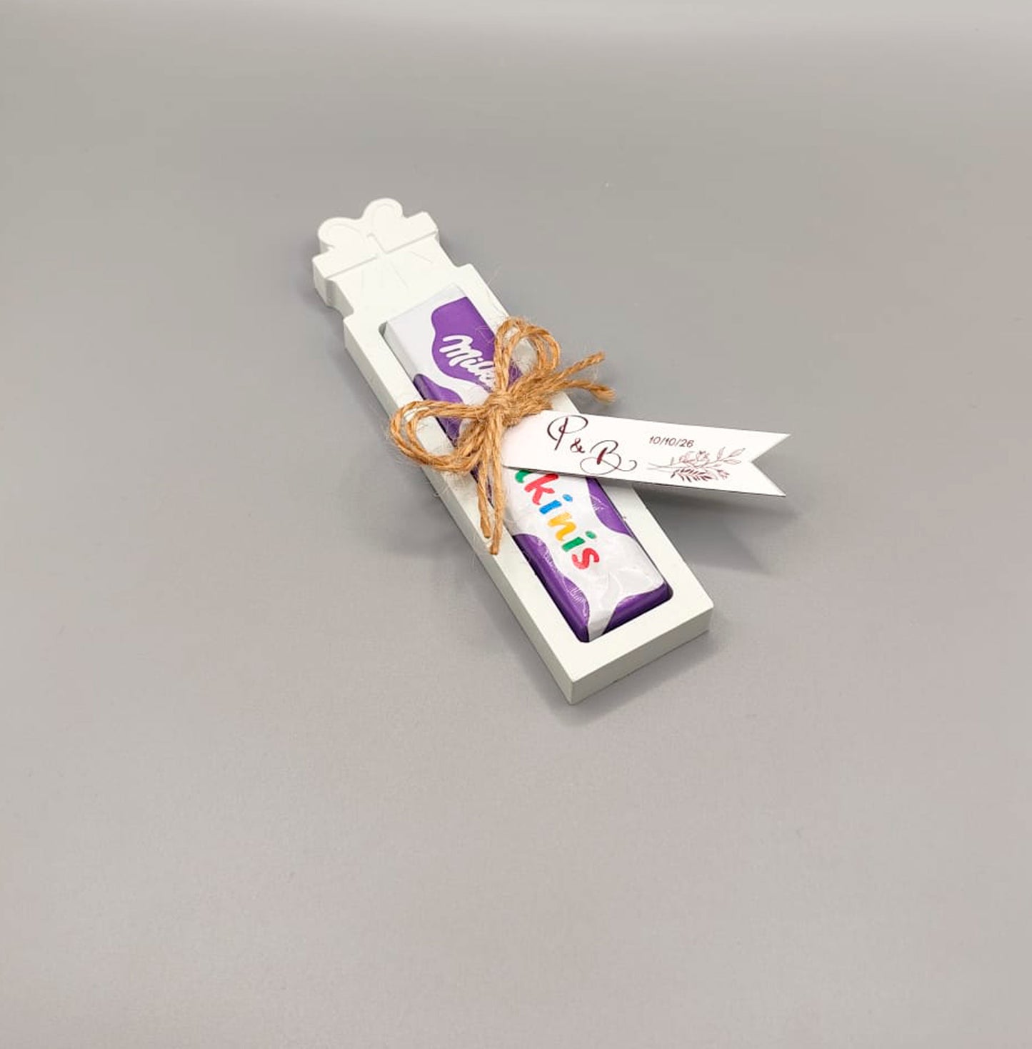 Detalle dulce de resina con mini barra de chocolate