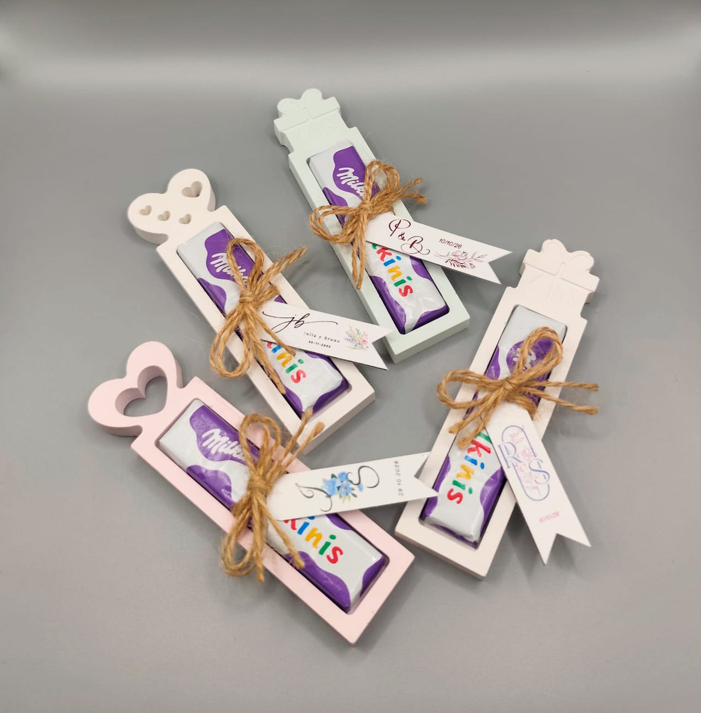 Detalle dulce de resina con mini barra de chocolate