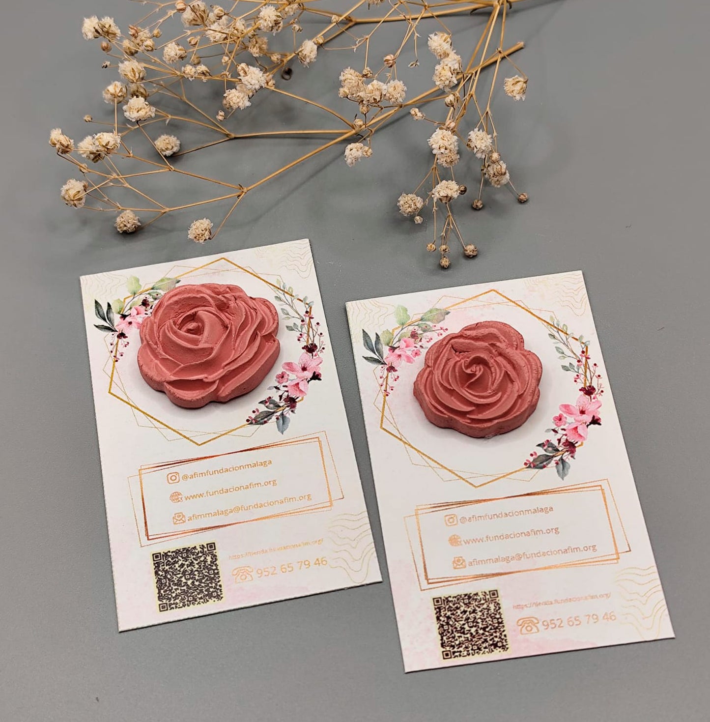 Imán de rosas en arcilla